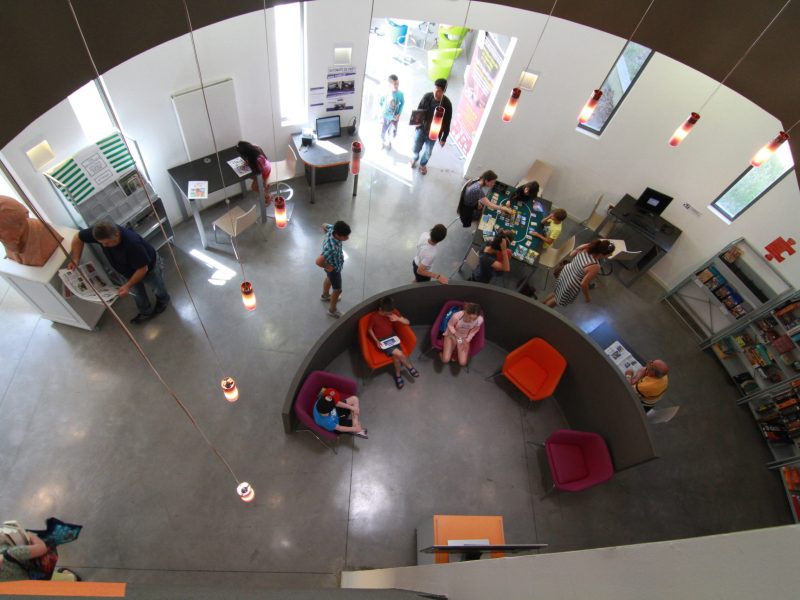 hall avec joueurs
